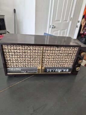 Working Silvertone Vintage Tube Radio